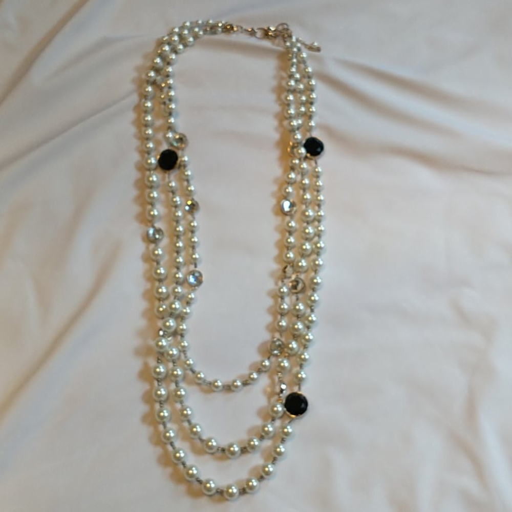 Triple pearl necklace